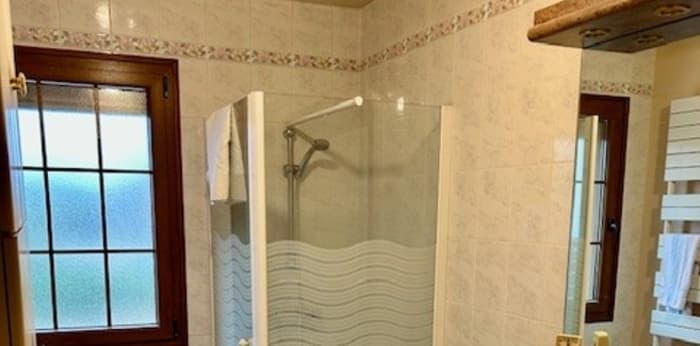 Image 6 sur 15 - Maison/villa  ·  Vente · Laroche St Cydroine (89400) · 9 pièces · 181m²