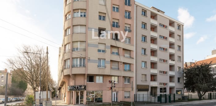 Image 9 sur 9 - Appartement  ·  Vente · Villeurbanne (69100) · 4 pièces · 84m²