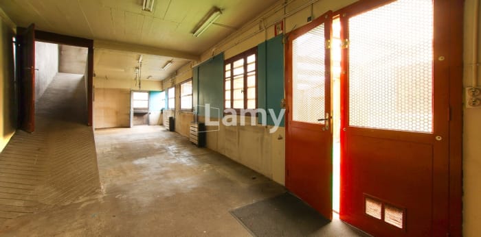 Image 10 sur 13 - Local  ·  Vente · La Roche Sur Yon (85000) · 10 pièces · 250m²