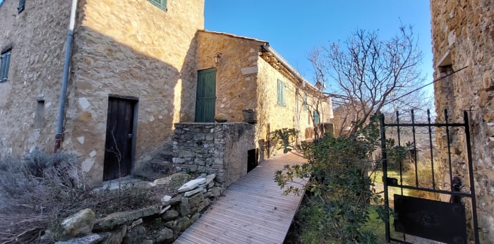 Image 2 sur 22 - Maison/villa  ·  Vente · Montfort (04600) · 6 pièces · 287m²