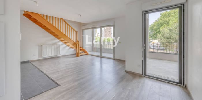 Image 1 sur 9 - Appartement  ·  Vente · Bordeaux (33300) · 3 pièces · 59m²