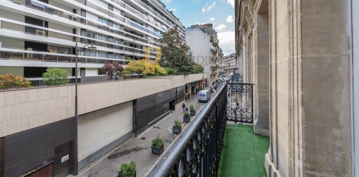 Image 10 sur 17 - Appartement  ·  Vente · Paris (75116) · 4 pièces · 81m²