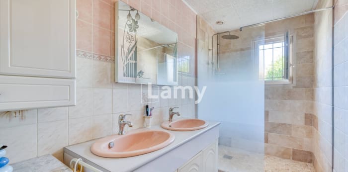 Image 13 sur 17 - Maison/villa  ·  Vente · Bruges (33520) · 5 pièces · 94m²