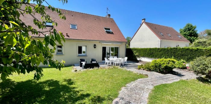 Image 13 sur 14 - Maison/villa  ·  Vente · Villeron (95380) · 8 pièces · 260m²