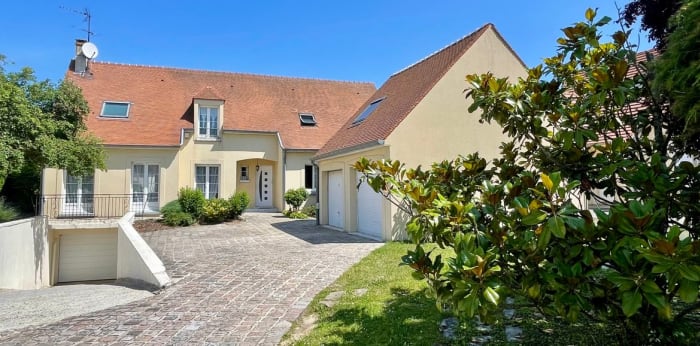 Image 1 sur 14 - Maison/villa  ·  Vente · Villeron (95380) · 8 pièces · 260m²