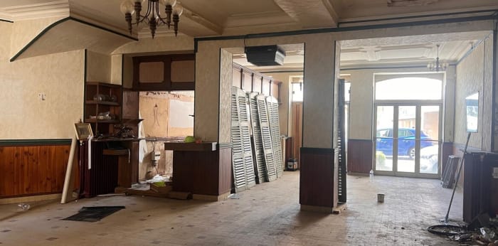 Image 2 sur 6 - Boutique  ·  Vente · Pau (64000) · 7 pièces · 194m²