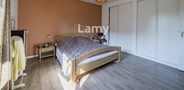 Image 20 sur 23 - Maison/villa  ·  Vente · Villeurbanne (69100) · 6 pièces · 144m²