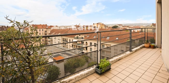 Image 1 sur 12 - Appartement  ·  Vente · Lyon (69008) · 3 pièces · 68m²