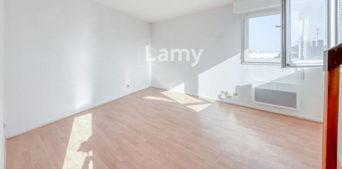 Image 2 sur 8 - Appartement  ·  Vente · Bordeaux (33800) · 2 pièces · 36m²