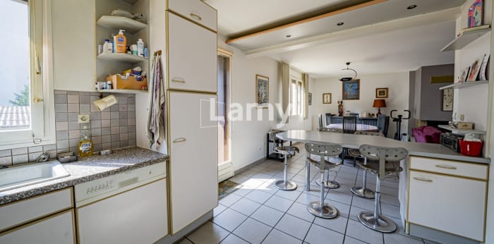 Image 6 sur 23 - Maison/villa  ·  Vente · Villeurbanne (69100) · 6 pièces · 144m²