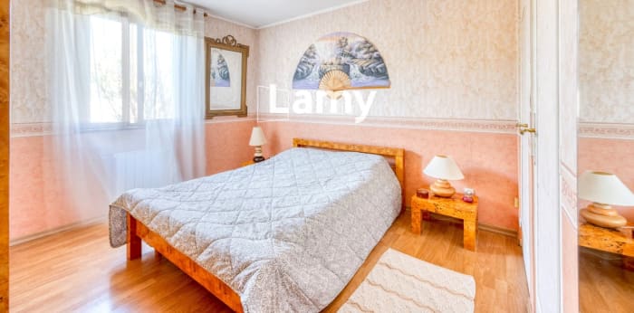 Image 11 sur 17 - Maison/villa  ·  Vente · Bruges (33520) · 5 pièces · 94m²