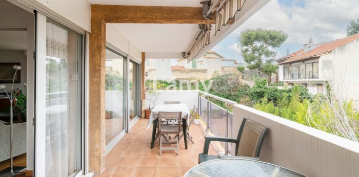 Image 3 sur 14 - Appartement  ·  Vente · Marseille (13005) · 4 pièces · 107m²