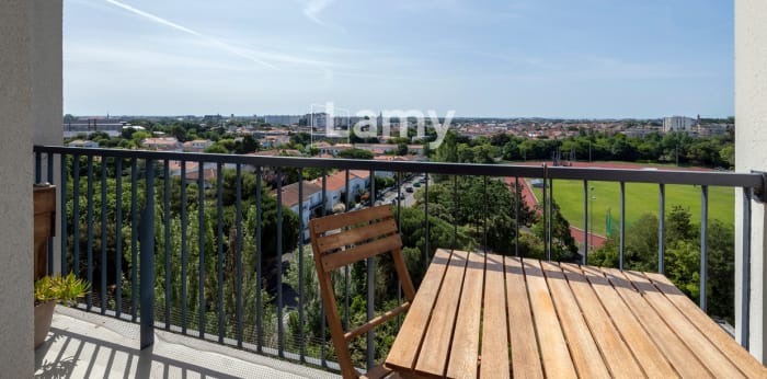 Image 1 sur 12 - Appartement  ·  Vente · La Rochelle (17000) · 5 pièces · 100m²