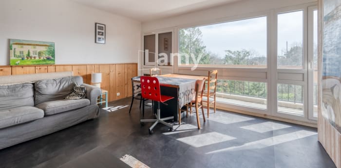 Image 1 sur 10 - Appartement  ·  Vente · Pessac (33600) · 5 pièces · 105m²