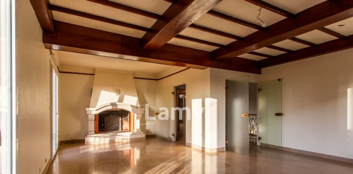 Image 2 sur 9 - Local  ·  Vente · Salon De Provence (13300) · 6 pièces · 157m²