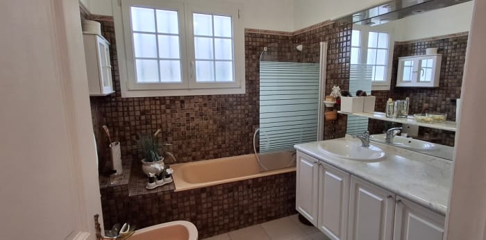 Image 9 sur 15 - Maison/villa  ·  Vente · Bayonne (64100) · 6 pièces · 150m²