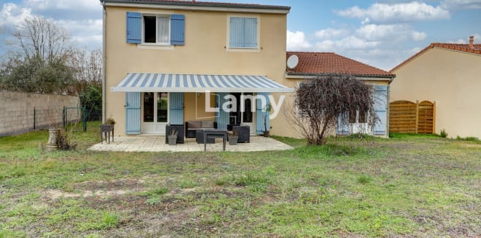 Image 1 sur 9 - Maison/villa  ·  Vente · St Beauzire (63360) · 5 pièces · 155m²