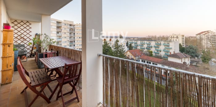 Image 1 sur 16 - Appartement  ·  Vente · Villeurbanne (69100) · 4 pièces · 79m²