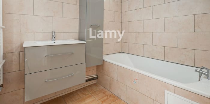Image 7 sur 13 - Appartement  ·  Vente · Marseille (13002) · 5 pièces · 94m²