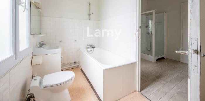 Image 7 sur 13 - Maison/villa  ·  Vente · St Quentin De Baron (33750) · 5 pièces · 171m²