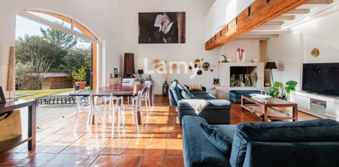 Image 9 sur 11 - Maison/villa  ·  Vente · St Marc Jaumegarde (13100) · 6 pièces · 313m²