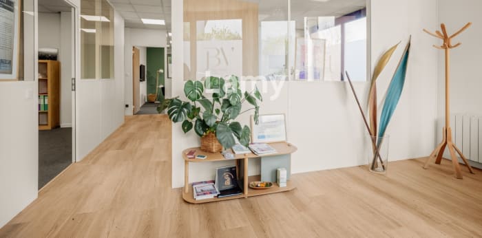 Image 2 sur 9 - Local  ·  Vente · Tassin La Demi Lune (69160) · 4 pièces · 101m²