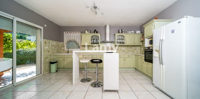 Image 5 sur 13 - Maison/villa  ·  Vente · Marcoux (04420) · 6 pièces · 254m²