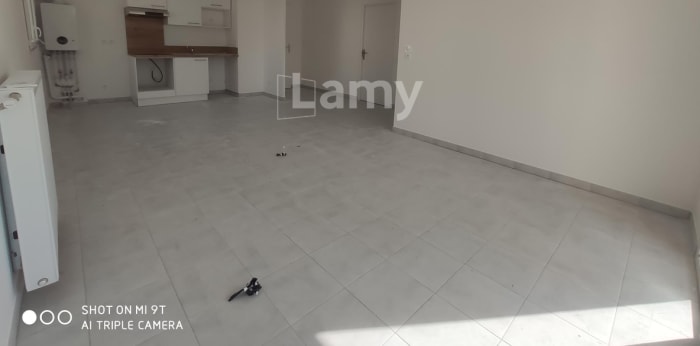 Image 2 sur 8 - Appartement  ·  Location · Bedarrides (84370) · 3 pièces · 61m²