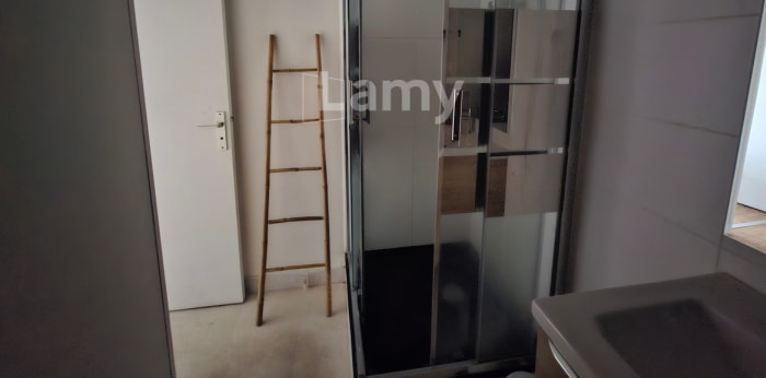 Image 6 sur 8 - Appartement  ·  Location · Clermont Ferrand (63000) · 1 pièce · 22m²