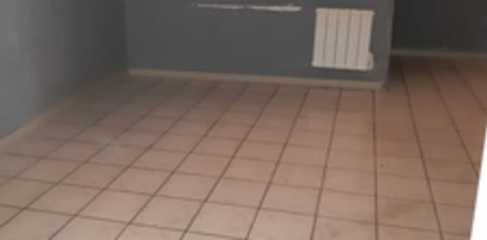 Image 9 sur 9 - Local  ·  Location · Sens (89100) · 182m²