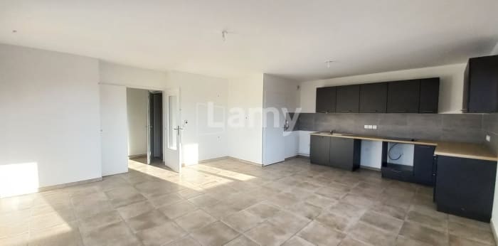 Image 1 sur 8 - Appartement  ·  Location · Chambery (73000) · 3 pièces · 74m²