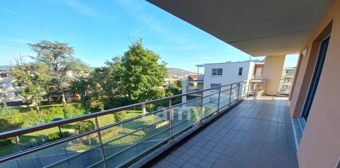 Image 7 sur 8 - Appartement  ·  Location · Clermont Ferrand (63000) · 4 pièces · 91m²
