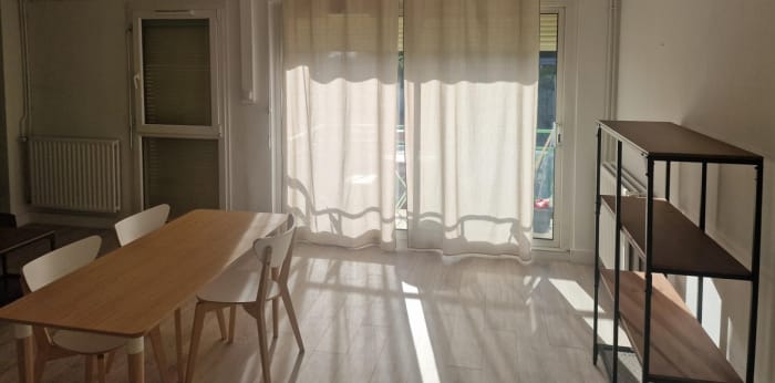 Image 3 sur 7 - Appartement  ·  Location · Aix En Provence (13090) · 3 pièces · 65m²