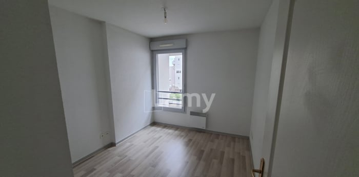 Image 6 sur 9 - Appartement  ·  Location · Clermont Ferrand (63100) · 2 pièces · 40m²