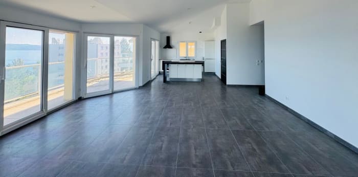 Image 2 sur 15 - Appartement  ·  Location · Evian Les Bains (74500) · 4 pièces · 115m²