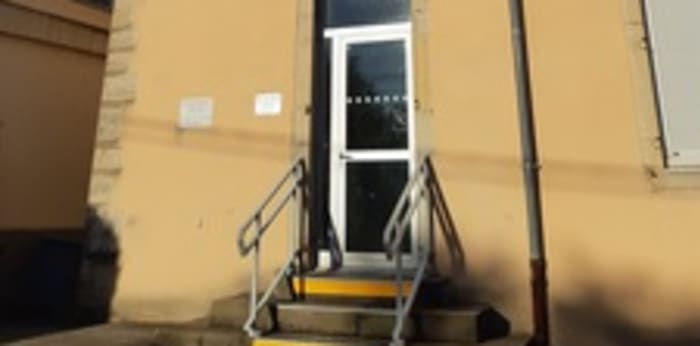 Image 2 sur 6 - Bureaux  ·  Location · Lons Le Saunier (39000) · 58m²