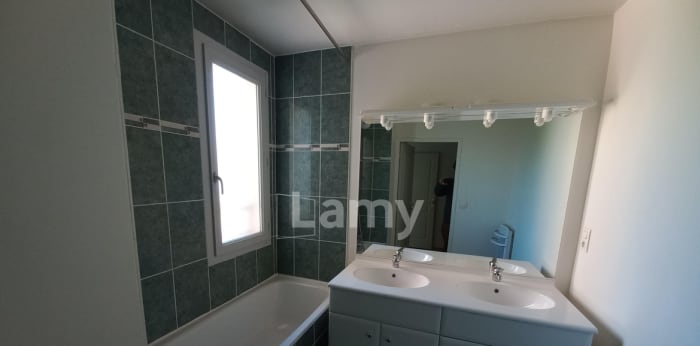 Image 6 sur 8 - Appartement  ·  Location · Clermont Ferrand (63000) · 4 pièces · 91m²