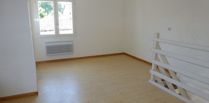 Image 6 sur 10 - Appartement  ·  Location · St Denis De Pile (33910) · 2 pièces · 41m²