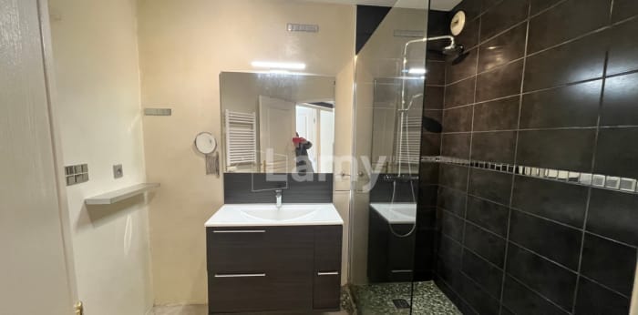 Image 9 sur 11 - Appartement  ·  Location · Marseille (13008) · 2 pièces · 50m²