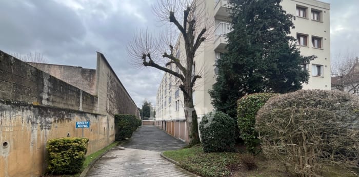 Image 5 sur 7 - Parking/box  ·  Location · Reims (51100) · 8m²