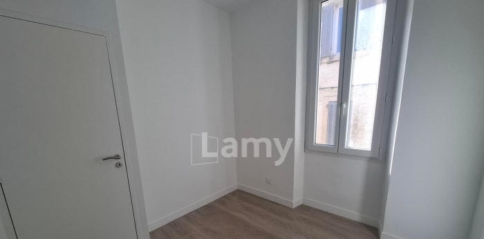 Image 7 sur 11 - Appartement  ·  Location · Marseille (13007) · 3 pièces · 40m²