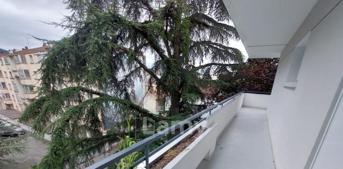 Image 8 sur 11 - Appartement  ·  Location · Grenoble (38100) · 4 pièces · 111m²