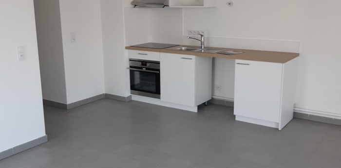 Image 2 sur 8 - Appartement  ·  Location · Clermont Ferrand (63000) · 4 pièces · 81m²