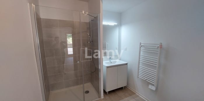 Image 10 sur 17 - Appartement  ·  Location · Nimes (30000) · 2 pièces · 36m²