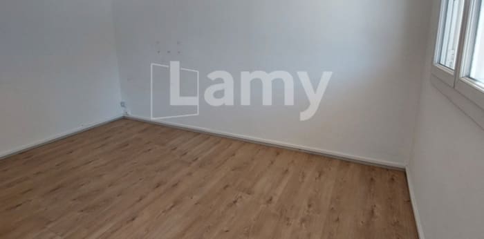 Image 4 sur 10 - Appartement  ·  Location · Digne Les Bains (04000) · 4 pièces · 61m²