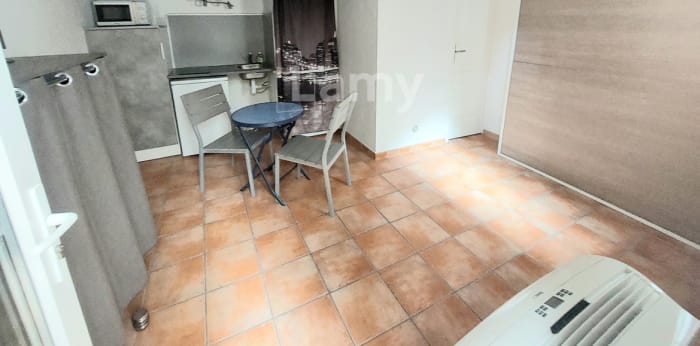 Image 2 sur 10 - Appartement  ·  Location · Aix En Provence (13100) · 1 pièce · 16m²