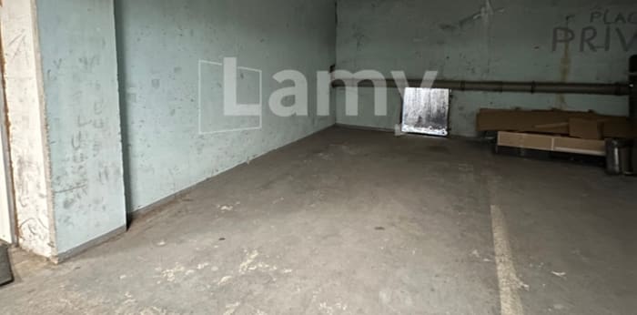 Image 1 sur 3 - Parking/box  ·  Location · Lyon 07 (69007) · 10m²