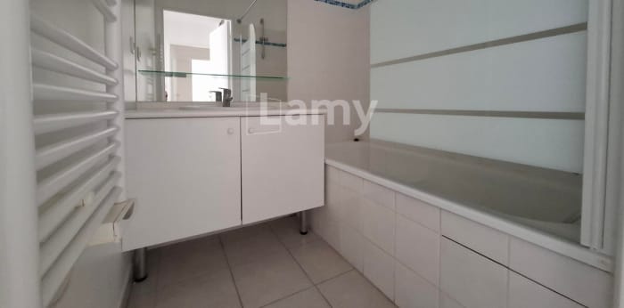 Image 10 sur 14 - Appartement  ·  Location · Marseille (13003) · 3 pièces · 58m²