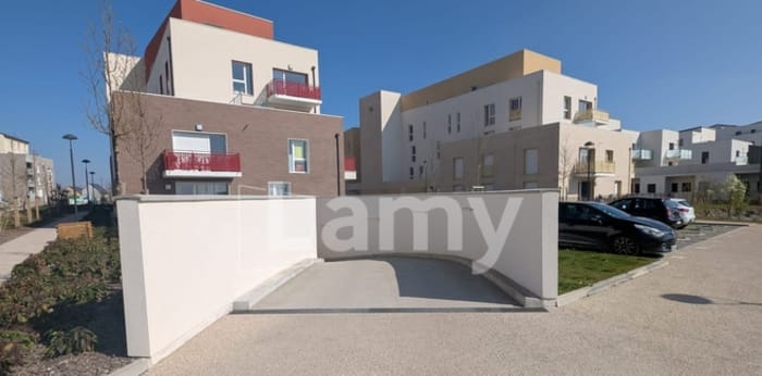 Image 1 sur 3 - Parking/box  ·  Location · Amiens (80000) · 10m²