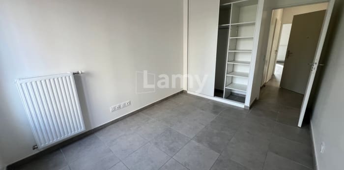 Image 5 sur 6 - Appartement  ·  Location · St Fons (69190) · 4 pièces · 95m²